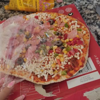Harras Pizza Paketinden Eksik Ürün Ve Kötü Pişme Deneyimi