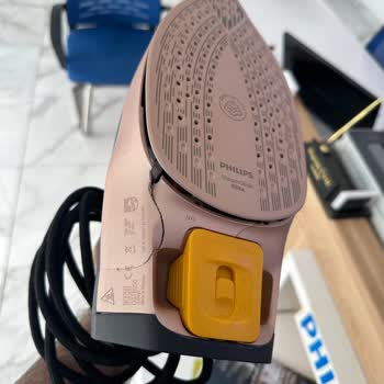 Philips Azur Ütüde Kendi Kendine Çatlayan Plastik ve Garanti Sorunu