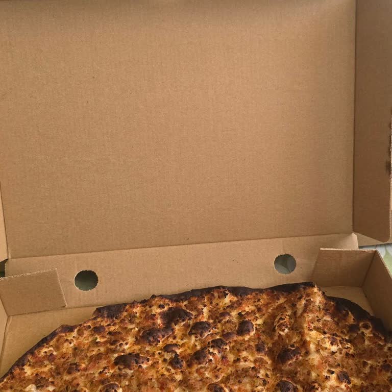 Soğuk Ve Yanık Lahmacun, Yetersiz Malzeme Ve Yüksek Fiyat