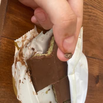 Ülker Dubai Çikolatanın İçinden Taş Çıktı, Dişim Kırıldı