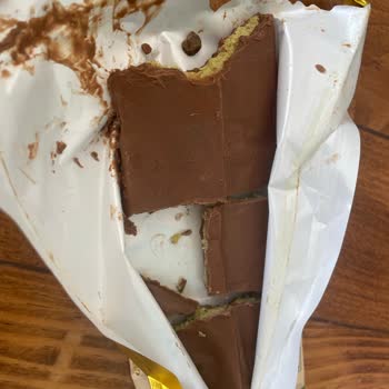 Ülker Dubai Çikolatanın İçinden Taş Çıktı, Dişim Kırıldı