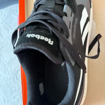 Reebok Ayakkabıda Kısa Sürede Sorun Ve FLO'nun İlgisizliği