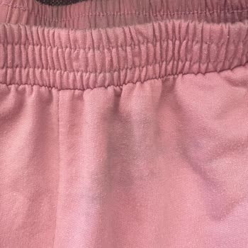 Yeni Alınan Eşofmanın Boyası Çıktı, Diğer Kıyafetler De Zarar Gördü