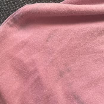 Yeni Alınan Eşofmanın Boyası Çıktı, Diğer Kıyafetler De Zarar Gördü