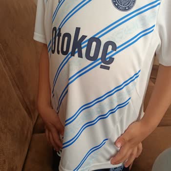 Ürün Renk Bilgisi Yanıltıcı: Beklenen Sarı-Lacivert Forma Yerine Farklı Ürün Gönderildi