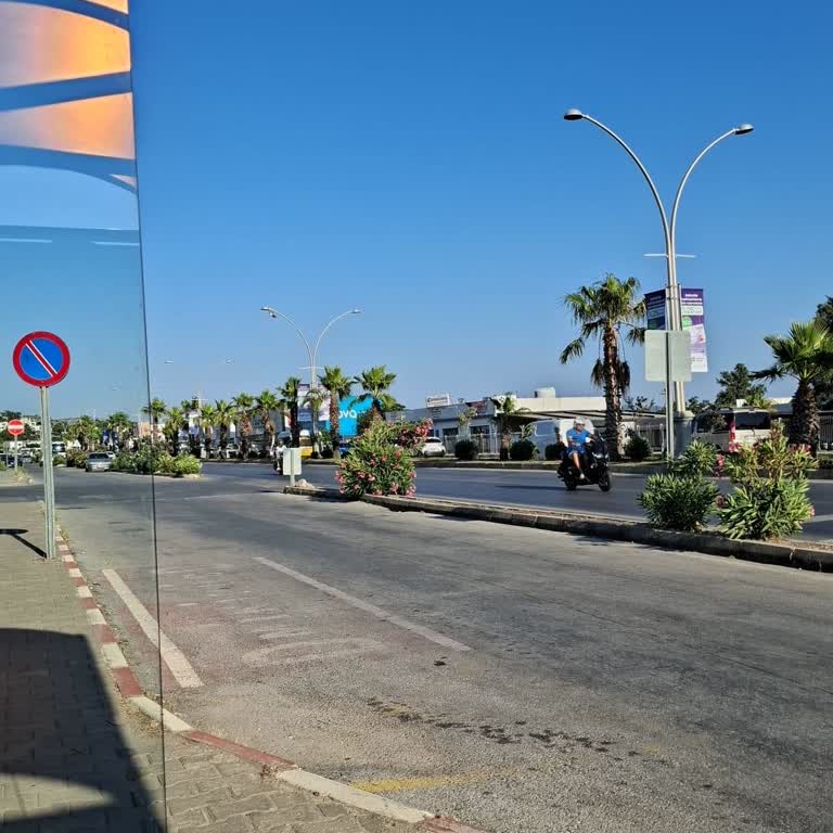 Bitez Dolmuşlarının Duraklarda Yolcu Almadan Geçmesi Mağduriyet Yaratıyor