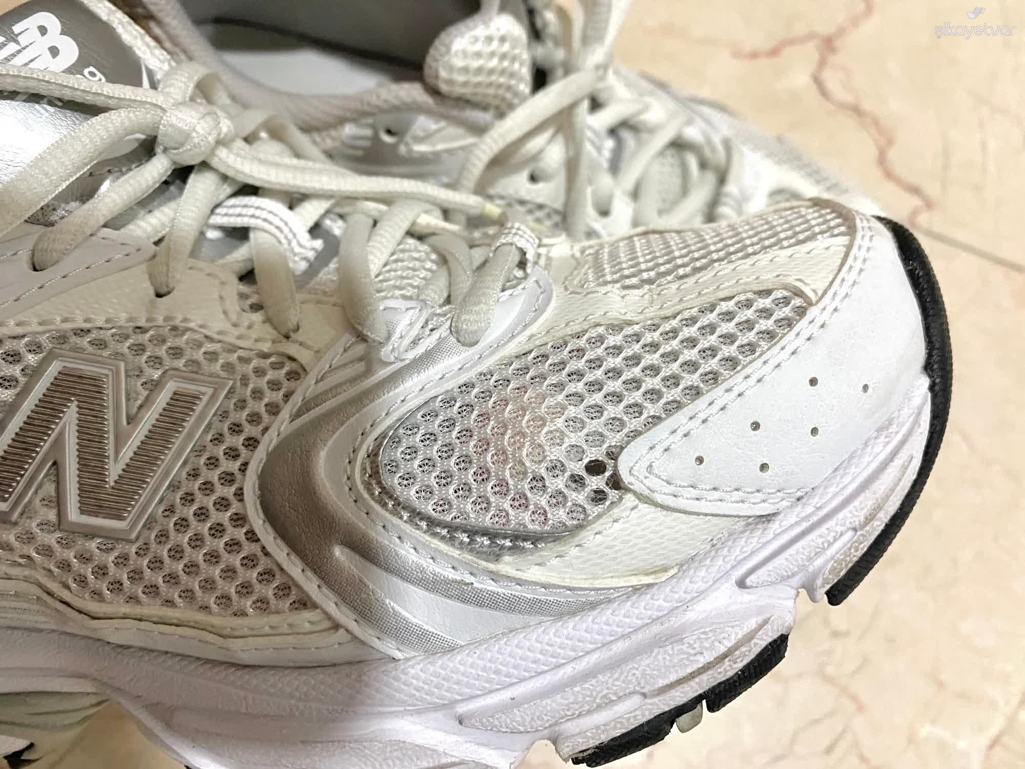 ちょっと汚い I Noticed a Mesh Tear on My New Balance 530 Despite Careful Use