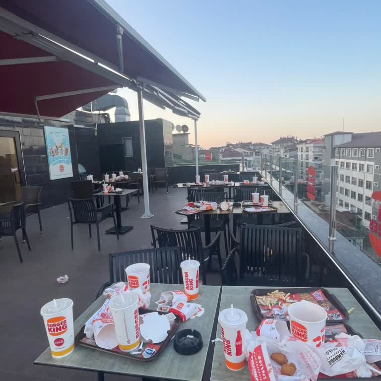 Martılar Nedeniyle Yemek Yiyememe Sorunu Ve Personel Değerlendirmesi Talebi