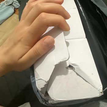 Hasarlı Ürün İadesinde Yaşanan İletişim Ve Çözüm Sıkıntısı