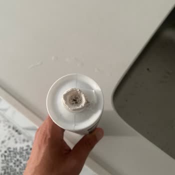 Aldığım Yapıştırıcı İlk Kullanımda Donmuş Çıktı