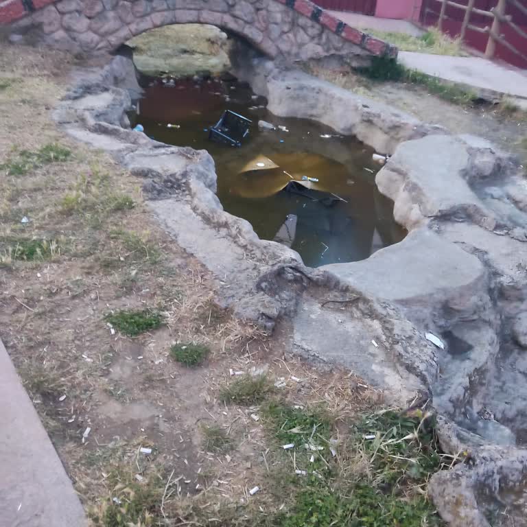 Çocuk Parkı Ve Çevresi Çöplük Gibi Kötü Kokular Yayılıyor