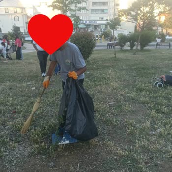 Çocuk Parkı Ve Çevresi Çöplük Gibi Kötü Kokular Yayılıyor