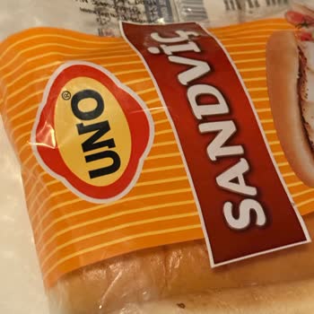 UNO Hotdog Ekmeğinde Hijyen Sorunu Ve İletişim Eksikliği
