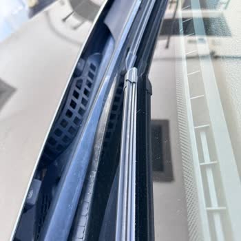 BMW 520i Ön Cam Fitil Sorunu İçin Ücretsiz Değişim Talebi