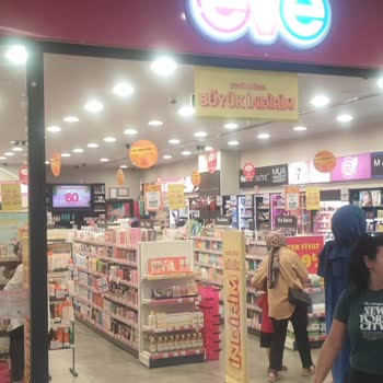 Mağaza Çalışanının Sert Tavrı Kızımı Üzdü, Müşteri Memnuniyeti Zedelendi