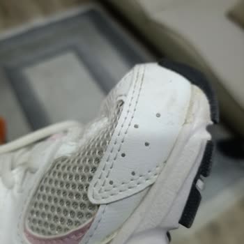 New Balance 6200 TL'lik Ayakkabı 2 Ayda Kullanılamaz Hale Geldi, Çözüm Yok!