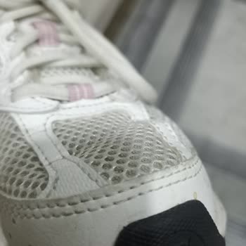 New Balance 6200 TL'lik Ayakkabı 2 Ayda Kullanılamaz Hale Geldi, Çözüm Yok!