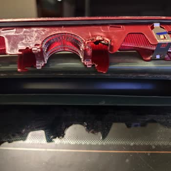 Yeni Aracımda Güvenlik Açığı: Stop Lambası Eridi!