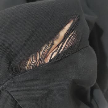 Yeni Alınan Pantolonun Kumaşı Kısa Sürede Parçalandı