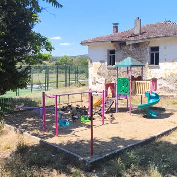 Balıkesir Büyükşehir Belediyesi Çocuk Parkının Güvenliği Ve Temizliği Konusunda Endişelerim Var