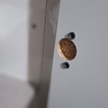 Eksik Menteşe Nedeniyle Gardırop Kapakları Takılamadı, Servis Bekleniyor