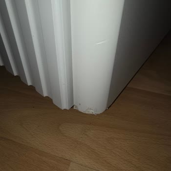 Mağazada Kusursuz Gördüğüm Mobilyalar Hasarlı Ve Çizik Şekilde Teslim Edildi