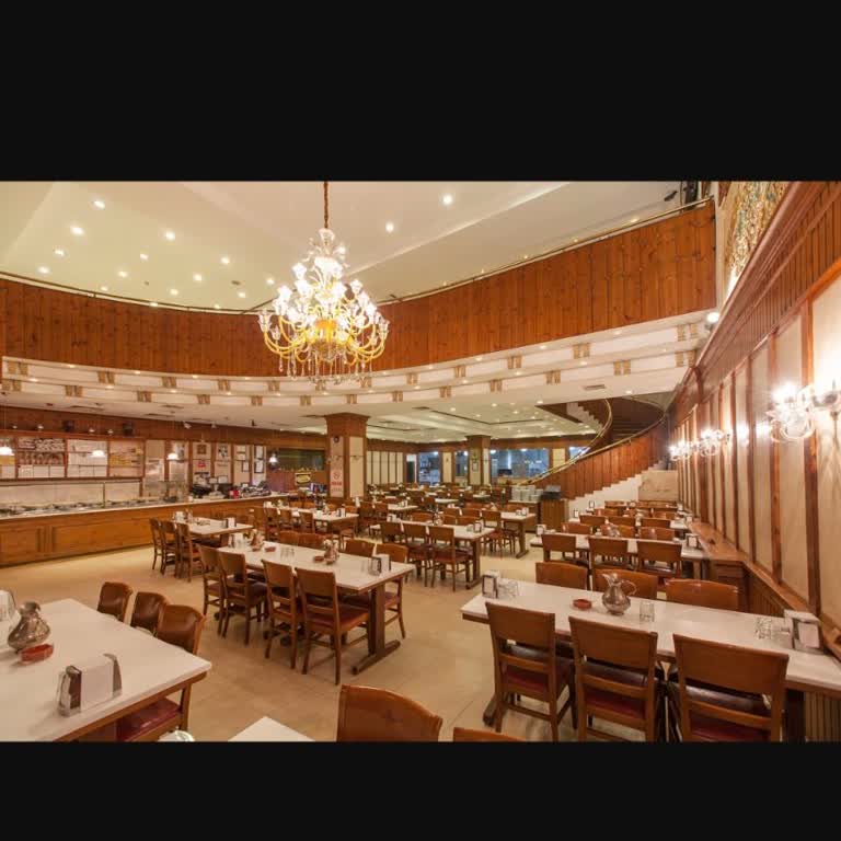 Beklentiyi Karşılamayan Lezzet Ve Rahatsız Edici Garson Davranışı