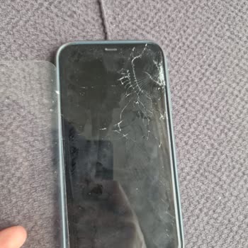 Hediye Edilen Ekran Koruyucu Telefonumu Korumadı, Ekranım Paramparça Oldu