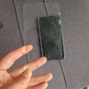 Hediye Edilen Ekran Koruyucu Telefonumu Korumadı, Ekranım Paramparça Oldu