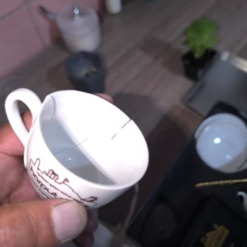 Kırık Fincanlar Ve İlgisiz Müşteri Hizmeti Hayal Kırıklığı Yarattı