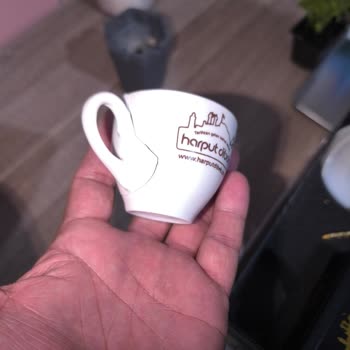 Kırık Fincanlar Ve İlgisiz Müşteri Hizmeti Hayal Kırıklığı Yarattı