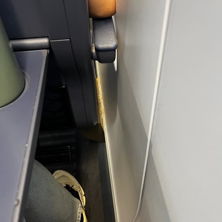 YHT Seyahatinde Kötü Koku Ve Yetersiz Temizlik Sorunu