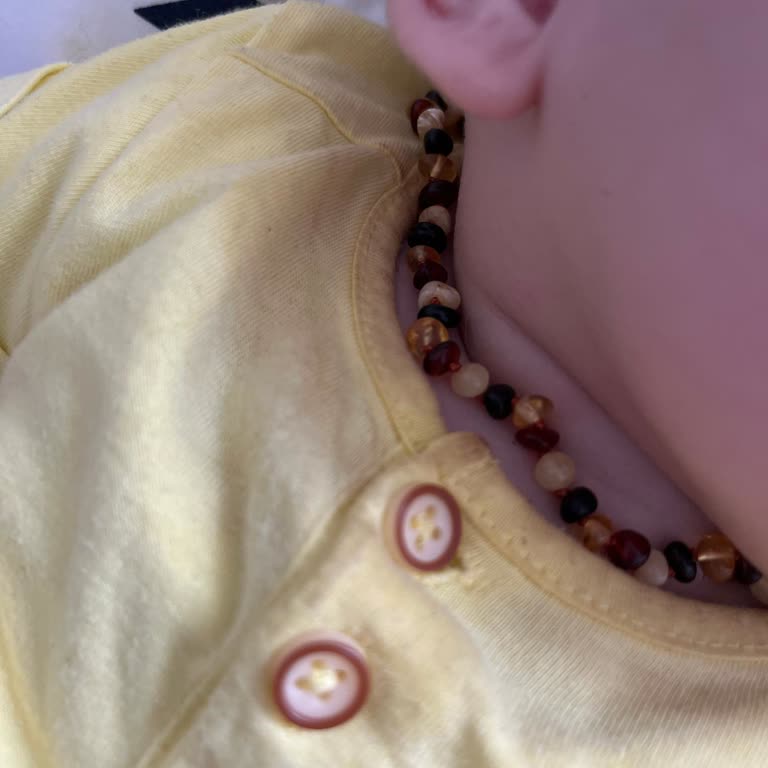 Babyjem Kehribar Kolye Boyası Kıyafetleri Ve Güvenimizi Mahvetti