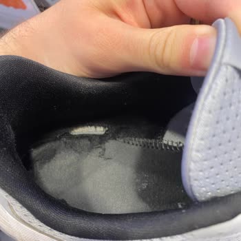 Reebok Ayakkabımın İç Arka Kısmında Kısa Sürede Yırtık Oluştu