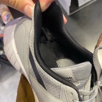 Reebok Ayakkabımın İç Arka Kısmında Kısa Sürede Yırtık Oluştu