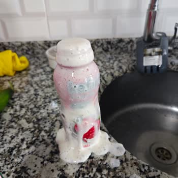 Altınkılıç Kefir Şişesi Patladı, Mutfakta Zarar Oluştu
