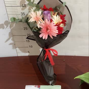 Çiçek Sepeti'nden Gönderilen Çiçekler Görselden Farklı Ve Hayal Kırıklığı Yaşattı