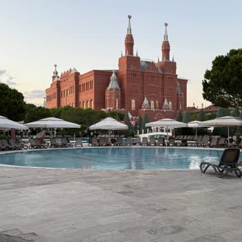 Kremlin Palace Otelinde Konaklama Deneyimim: Temizlik, Yemek Ve Hizmet Sorunları