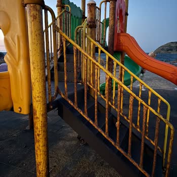 Dutliman Mahallesinde Çocuk Parkı Bakımsız Ve Tehlikeli Durumda