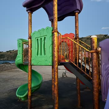 Dutliman Mahallesinde Çocuk Parkı Bakımsız Ve Tehlikeli Durumda