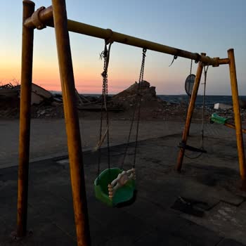 Dutliman Mahallesinde Çocuk Parkı Bakımsız Ve Tehlikeli Durumda