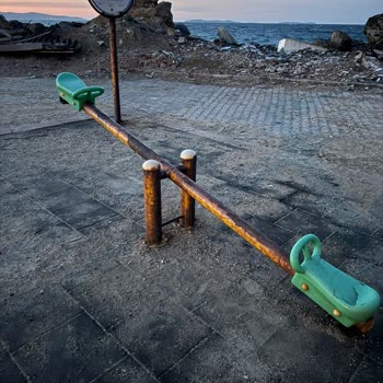 Dutliman Mahallesinde Çocuk Parkı Bakımsız Ve Tehlikeli Durumda