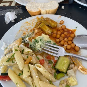 Otelin Temizlik Ve Hizmet Sorunları Konaklama Deneyimimizi Olumsuz Etkiledi