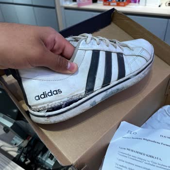 Garanti Süresi Dolmadan Adidas Ayakkabının Tabanı Ayrıldı, FLO Mağduriyetimi Gidermiyor