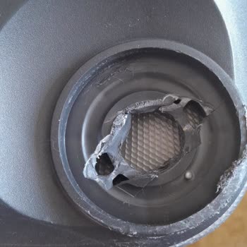 Havalimanında Hasarlı Valiz Ve Yetersiz Müşteri Hizmeti Deneyimi