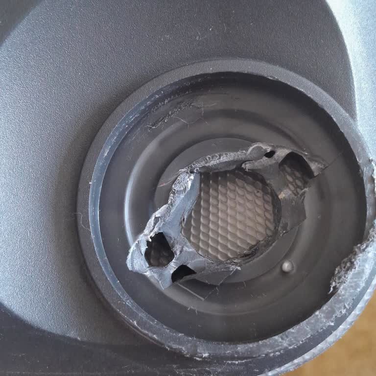 Havalimanında Hasarlı Valiz Ve Yetersiz Müşteri Hizmeti Deneyimi