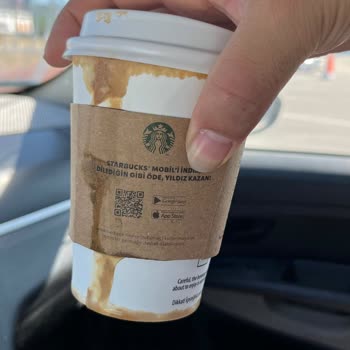 Starbucks Bardağının Kalitesizliği Tişörtümü Ve Aracımı Mahvetti