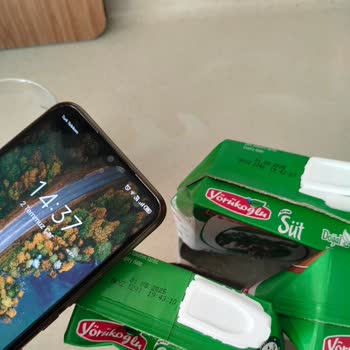 Aldığım Sütlerde Son Kullanım Tarihine Rağmen Kalıp Parçalar Çıktı