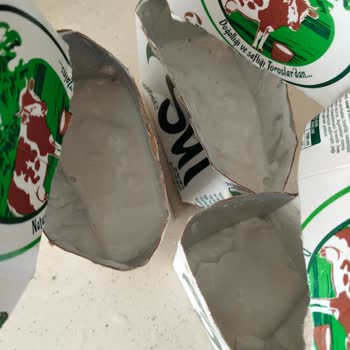 Aldığım Sütlerde Son Kullanım Tarihine Rağmen Kalıp Parçalar Çıktı