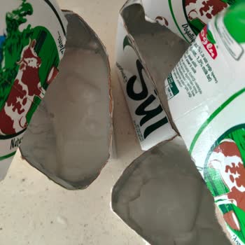 Aldığım Sütlerde Son Kullanım Tarihine Rağmen Kalıp Parçalar Çıktı